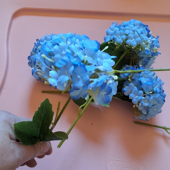 Artifical blue hydrangeas - Picture 6 of 6